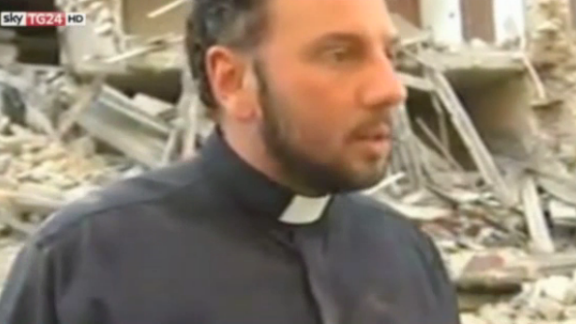 Βίντεο: Ακόμα και ιερείς ψάχνουν για επιζώντες στην Αματρίτσε